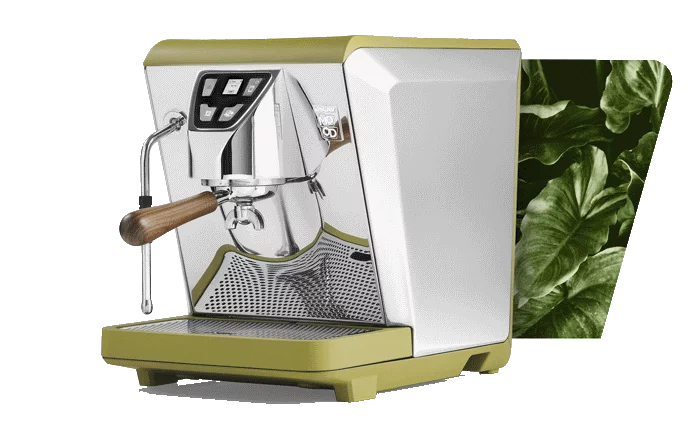 Domácí designový kávovar Oscar Mood v zelené barvě. Zdroj: Nuova Simonelli Domácí designový kávovar Oscar Mood v zelené barvě.